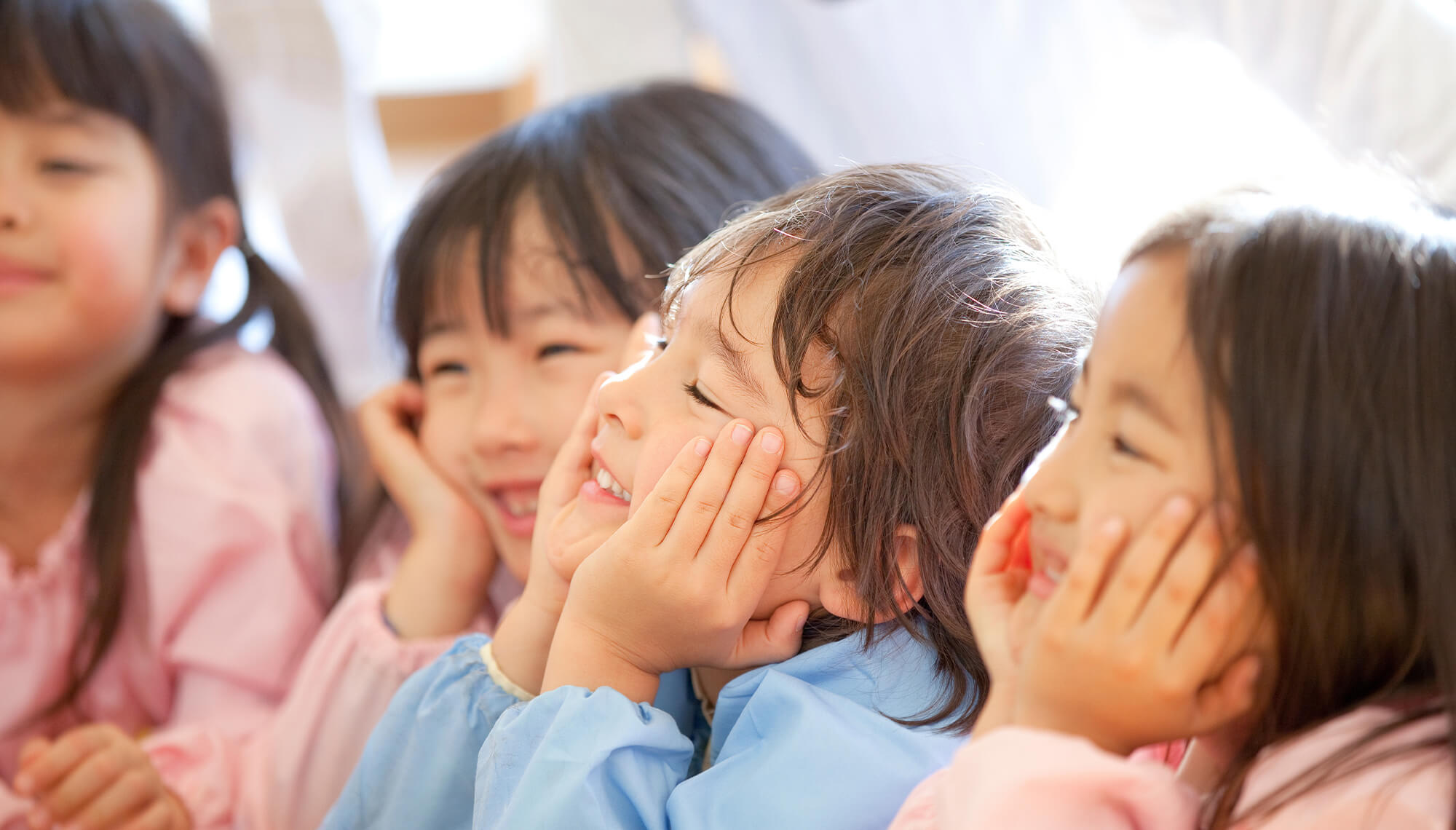 一人ひとりの「できた！」を、未来の自信へ ほめて伸ばす療育で、一人ひとりの個性と可能性を大切に育みます。子どもたちの笑顔と成長を、ご家族とともに支えていきます。