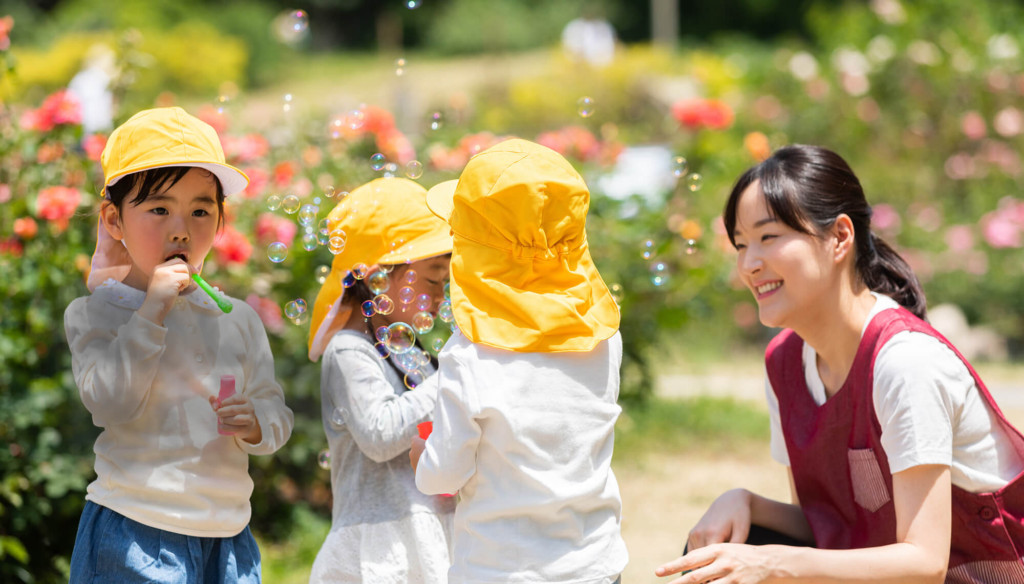 一人ひとりの「できた!」を、未来の自信へ ほめて伸ばす療育で、一人ひとりの個性と可能性を大切に育みます。子どもたちの笑顔と成長を、ご家族とともに支えていきます。
